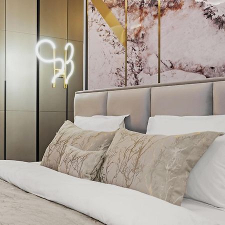 Central Two Rooms Apartment The Paradise Of Lights Bucarest Esterno foto