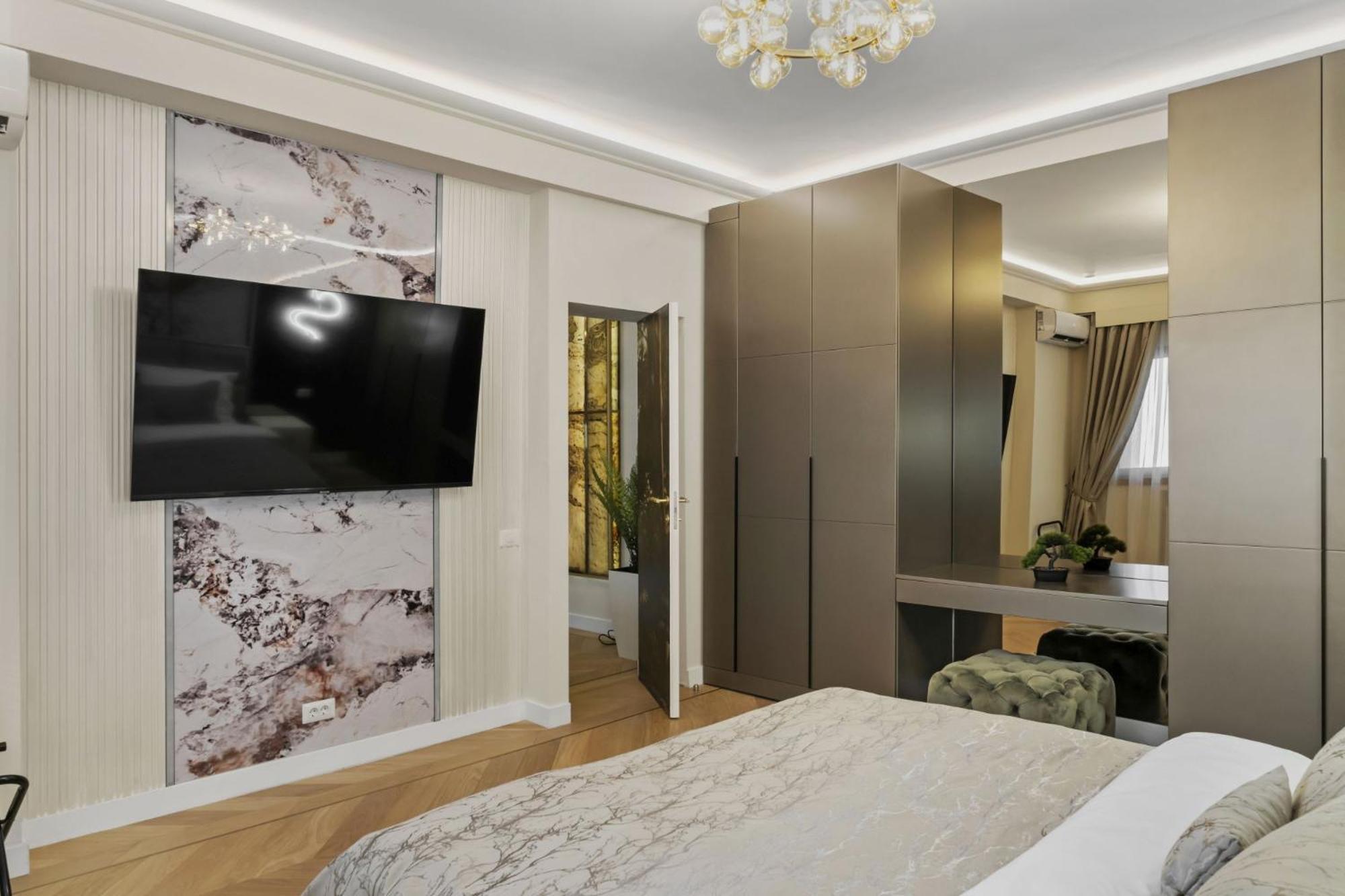Central Two Rooms Apartment The Paradise Of Lights Bucarest Esterno foto