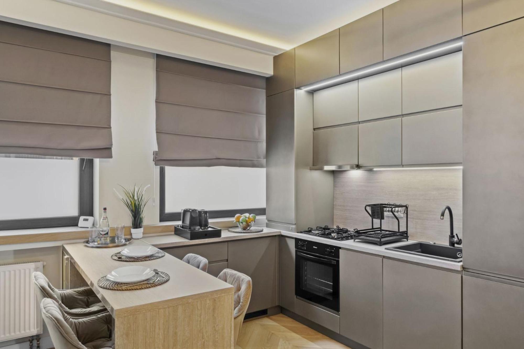 Central Two Rooms Apartment The Paradise Of Lights Bucarest Esterno foto