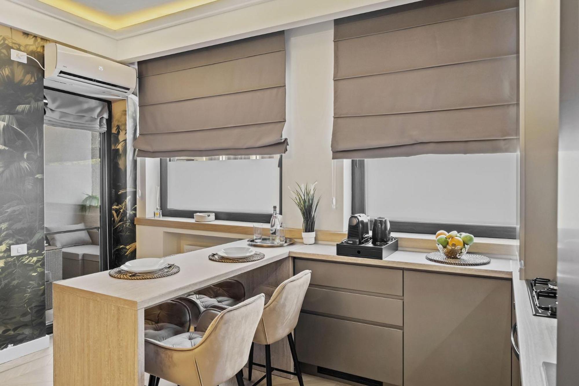 Central Two Rooms Apartment The Paradise Of Lights Bucarest Esterno foto