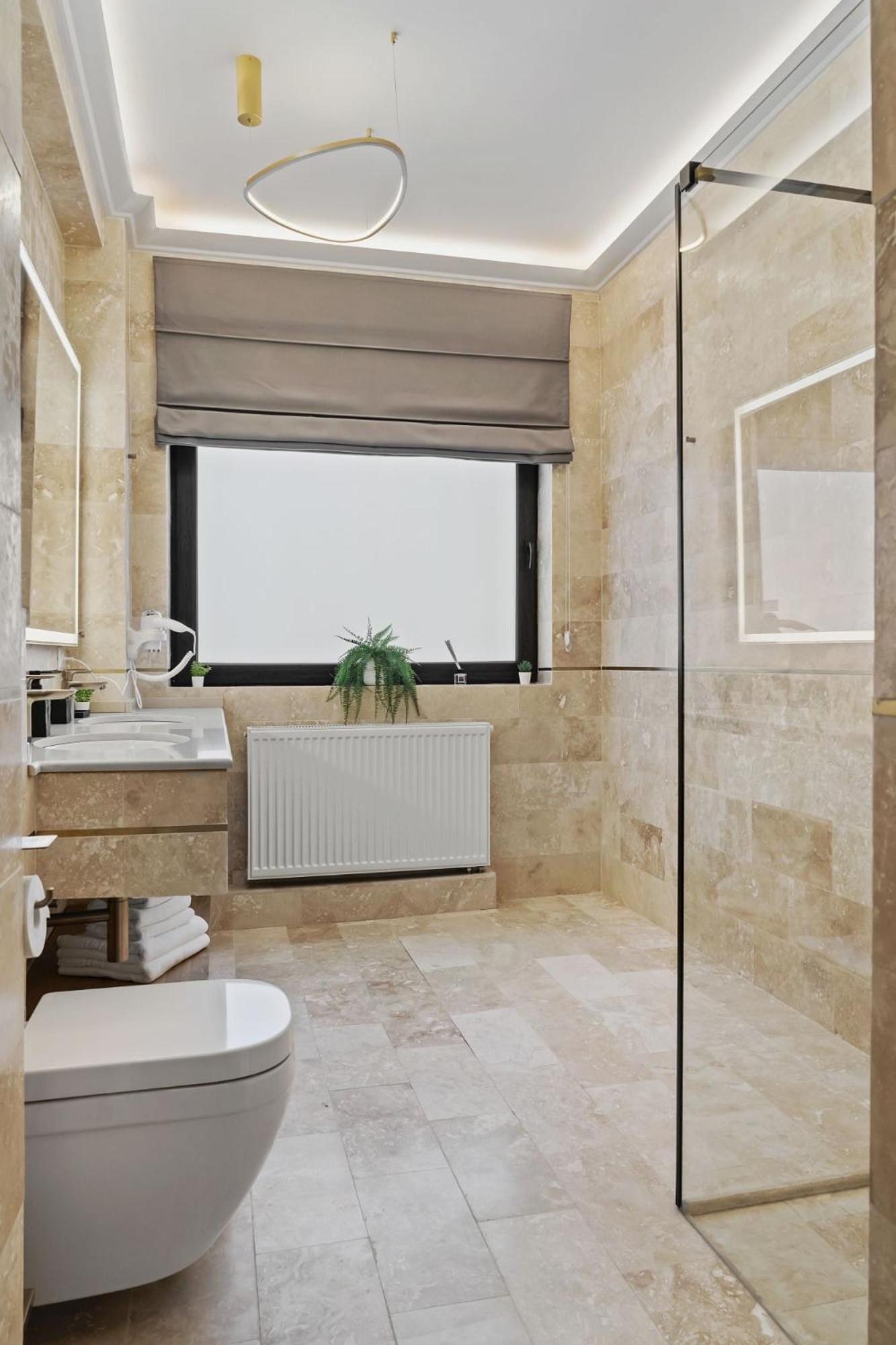 Central Two Rooms Apartment The Paradise Of Lights Bucarest Esterno foto