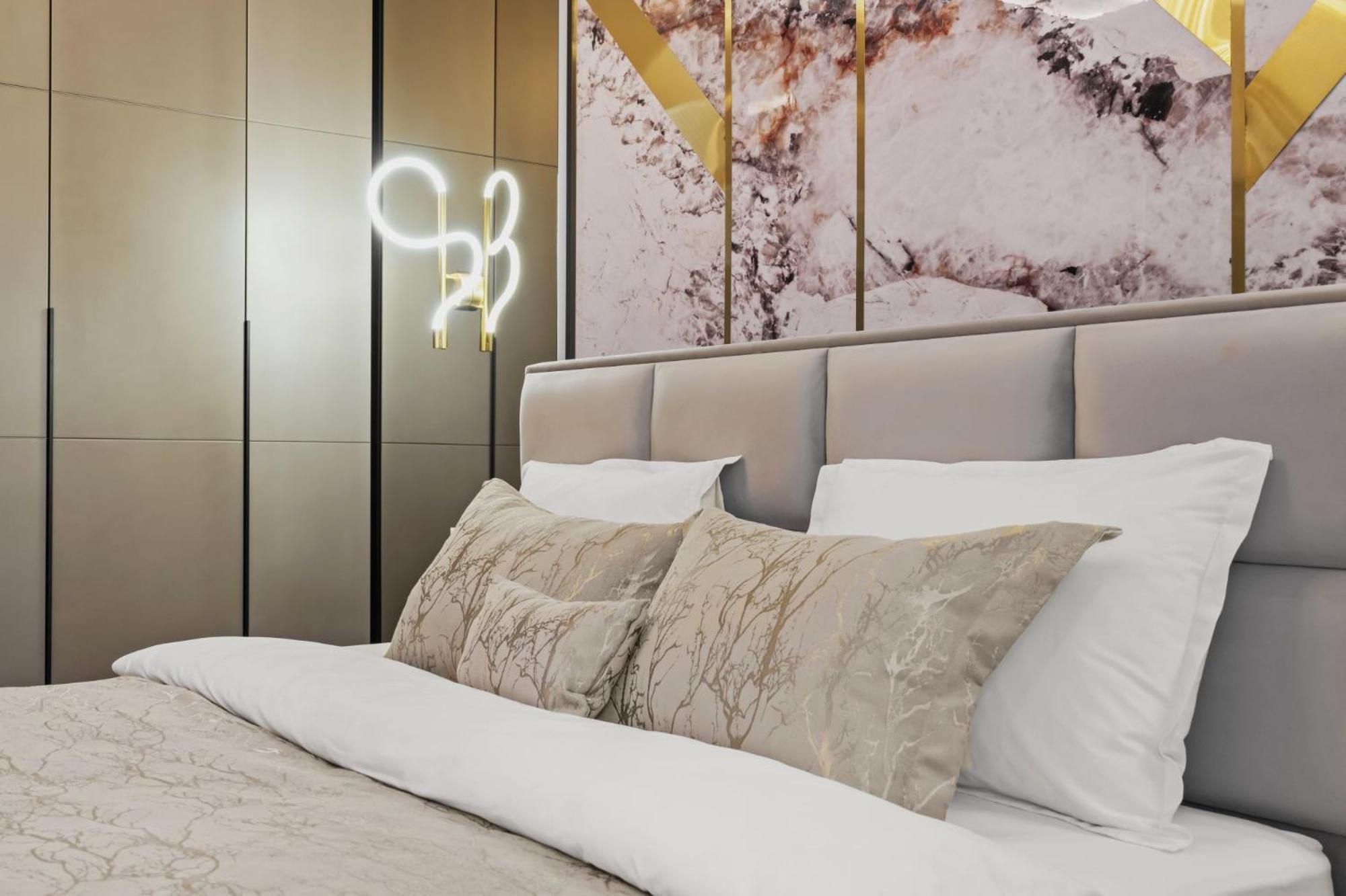 Central Two Rooms Apartment The Paradise Of Lights Bucarest Esterno foto