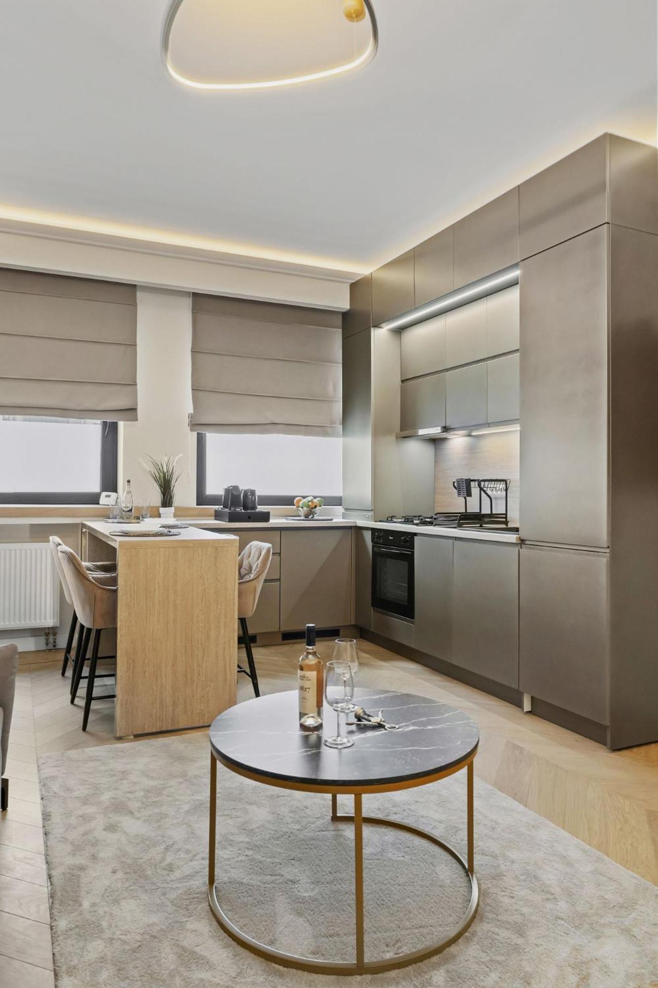 Central Two Rooms Apartment The Paradise Of Lights Bucarest Esterno foto