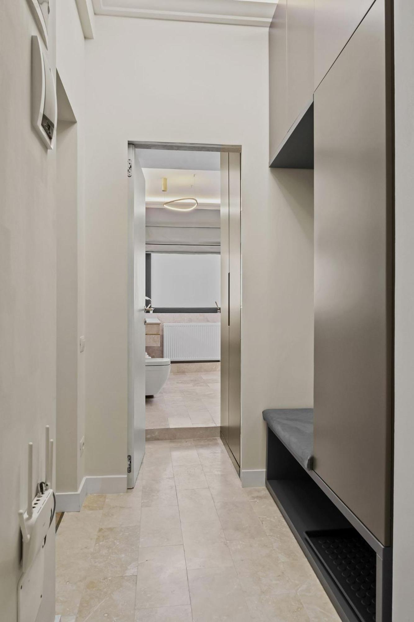 Central Two Rooms Apartment The Paradise Of Lights Bucarest Esterno foto
