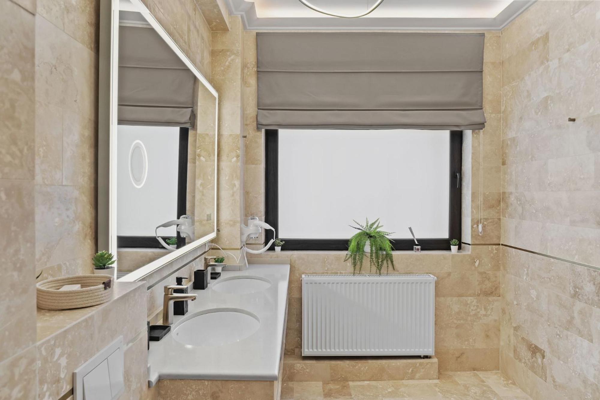 Central Two Rooms Apartment The Paradise Of Lights Bucarest Esterno foto