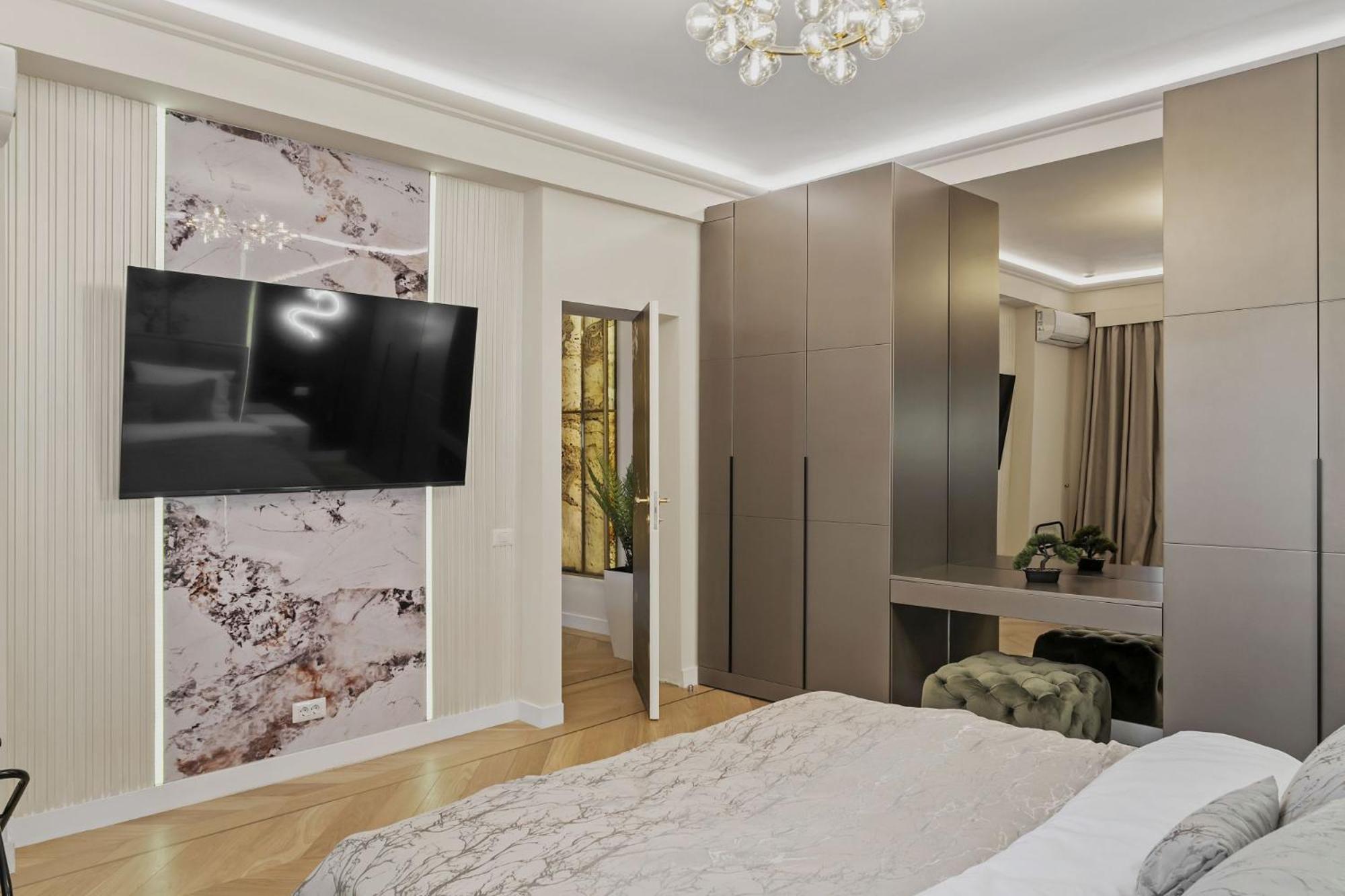 Central Two Rooms Apartment The Paradise Of Lights Bucarest Esterno foto